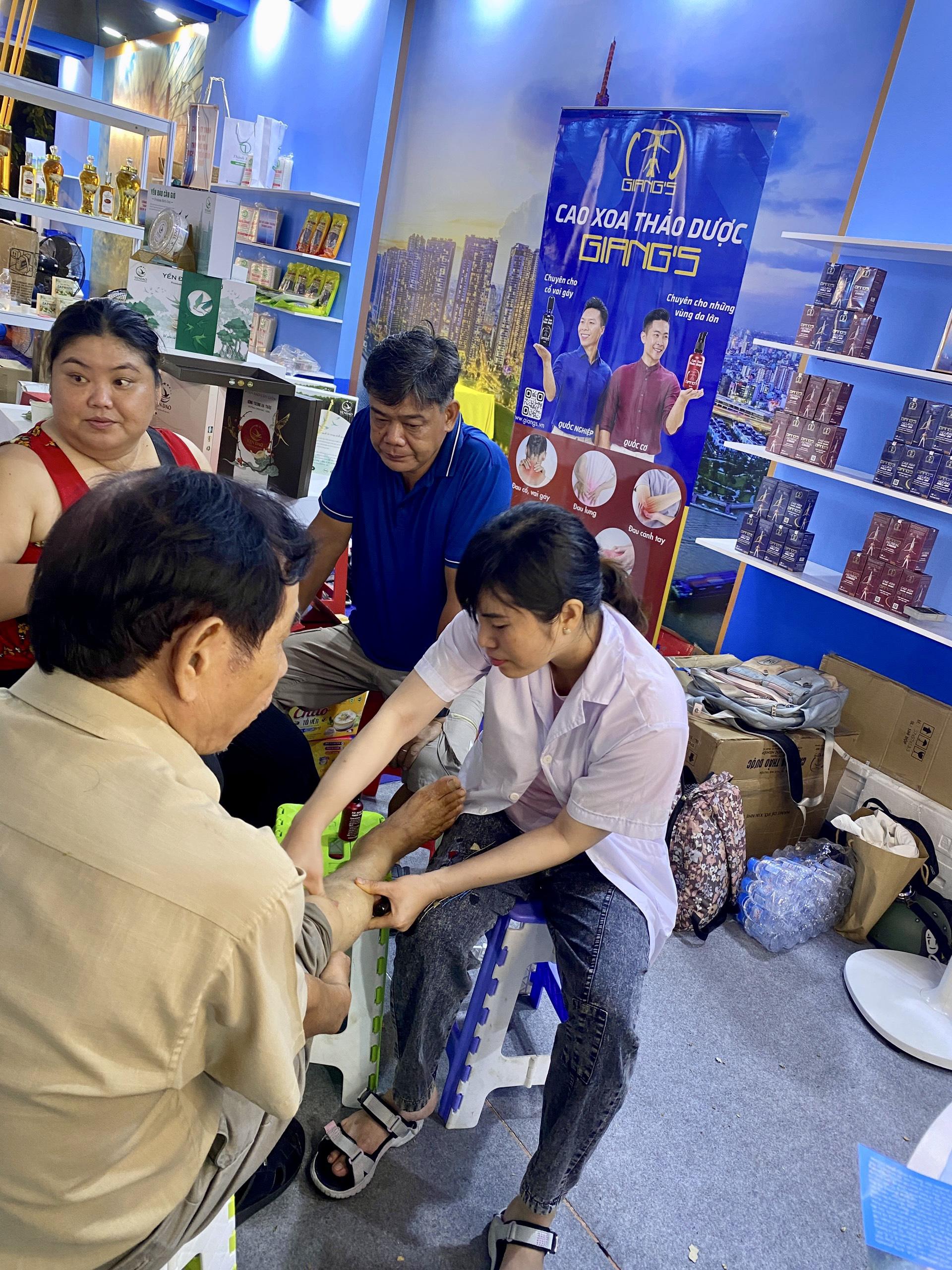 THAM GIA SỰ KIỆN HÓT HÒN HỌT - TUẦN LỄ SẢN PHẨM OCOP 2023 CÙNG CAO XOA THẢO DƯỢC GIANG'S