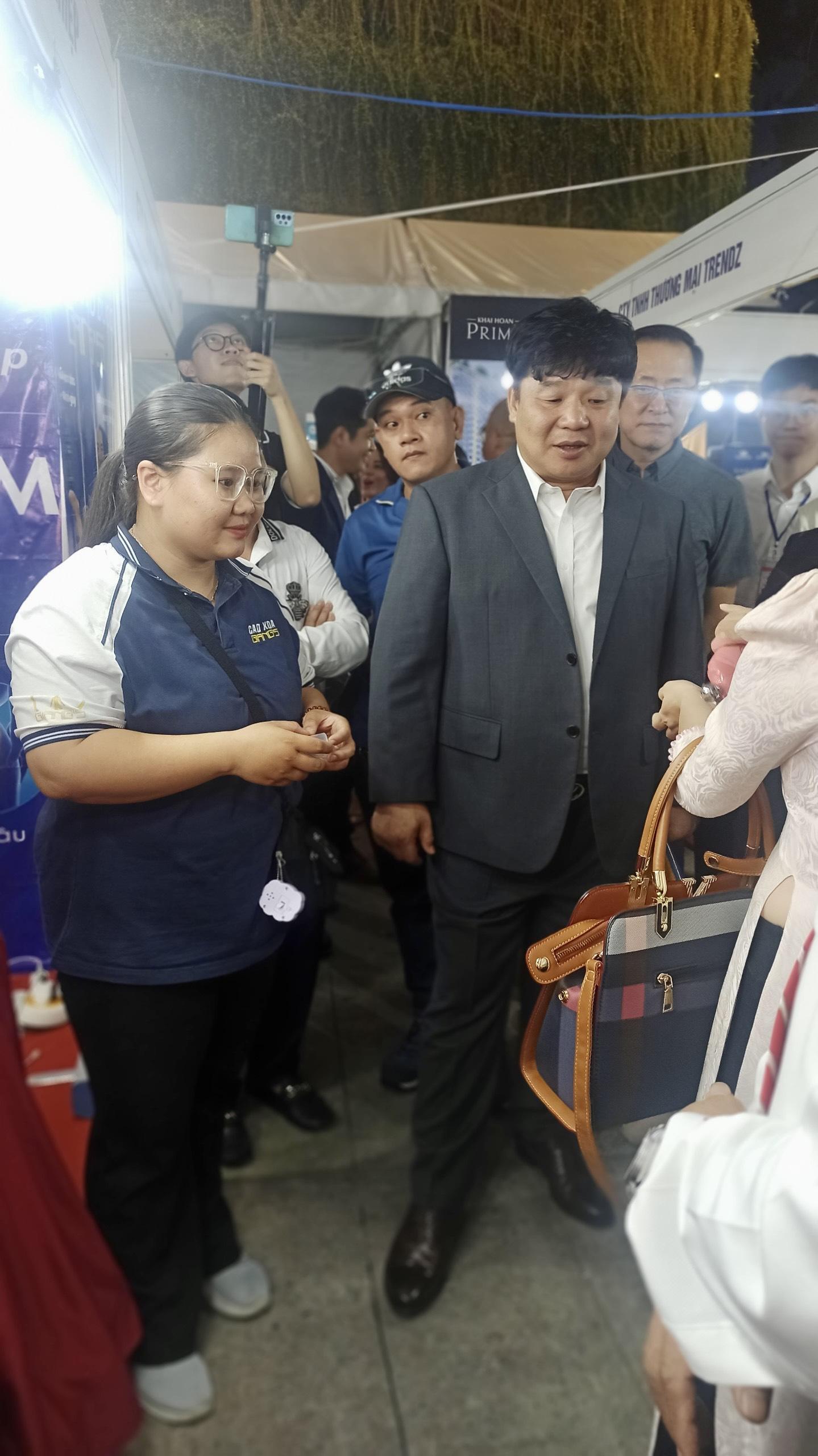 MUA SẮM CỰC HOT TRONG DỊP CUỐI NĂM TẠI TP. HCM