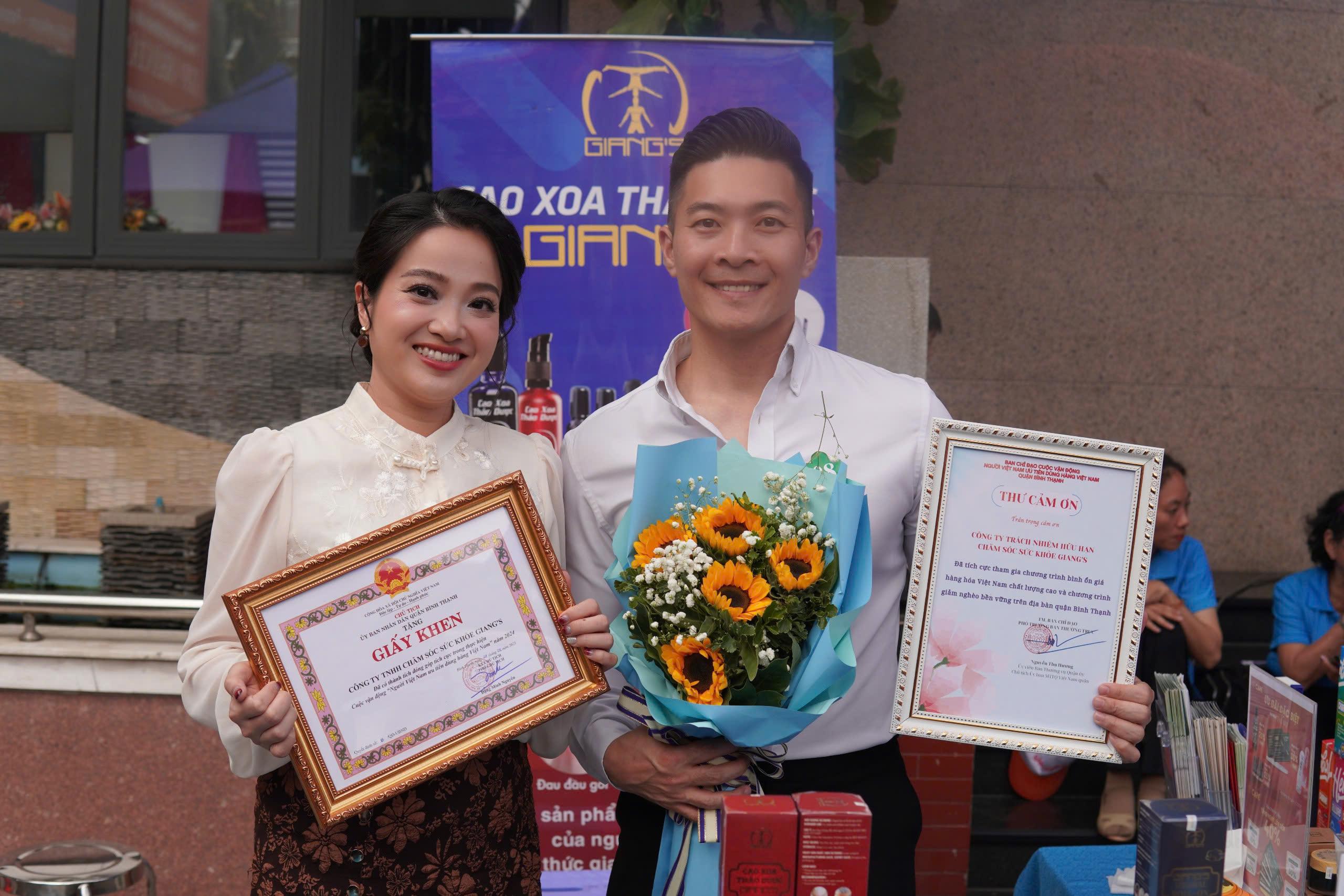 GIANG'S NHẬN BẰNG KHEN TẠI HỘI NGHỊ TỔNG KẾT CUỘC VẬN ĐỘNG 