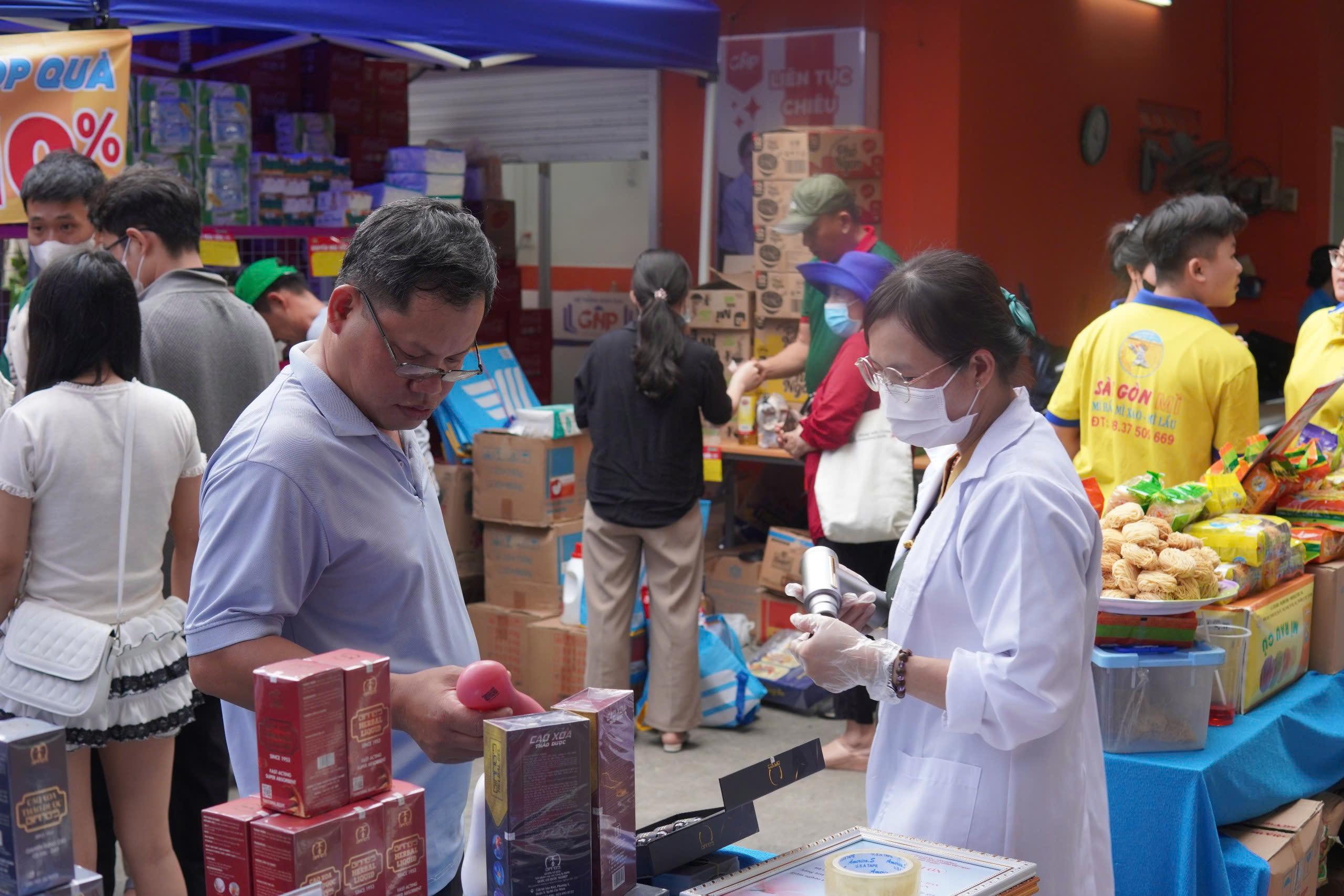 GIANG'S NHẬN BẰNG KHEN TẠI HỘI NGHỊ TỔNG KẾT CUỘC VẬN ĐỘNG 